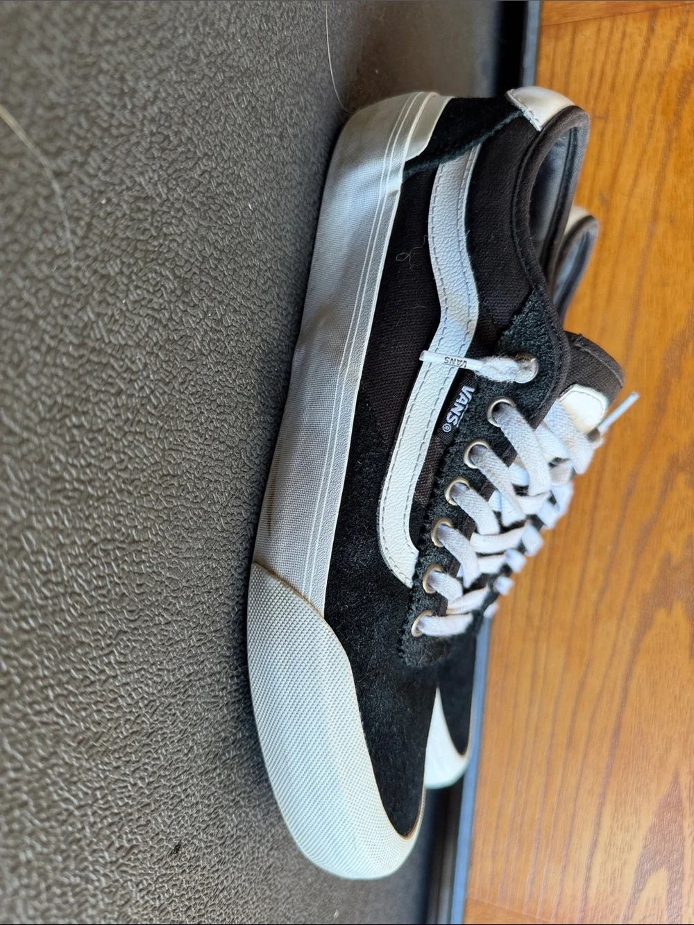 CHIMA FERGUSON-Vans- Black & White Low-Top Sneakers